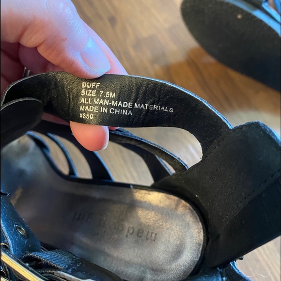 Madden Girl size 7.5 Duff wedge sandal - Picture 8 of 8